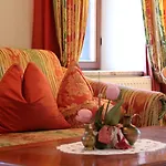 Ansitz Felsenheim Aparthotel
