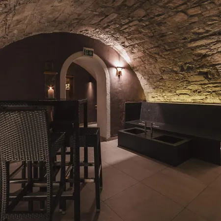Aparthotel Ansitz Felsenheim 4*