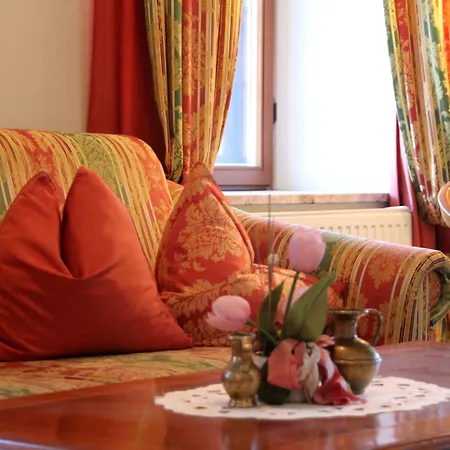 Ansitz Felsenheim アパートホテル